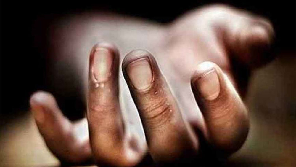 কিন্তু সাধারণ যাত্রিবাহী অটো নয়। তার অটো ব্যবহৃত হত মূলত চোরাই মদ পাচারের কাজে। তিরুভন্মিয়ুর এবং মমল্লপুরমের এলাকায় উপকূলীয় গ্রাম থেকে সে শহরে পৌঁছে মদের বোতল ভর্তি চোরাই বাক্স। এমনকি, কাজে লাগাত নারীপাচারের চক্রেও।