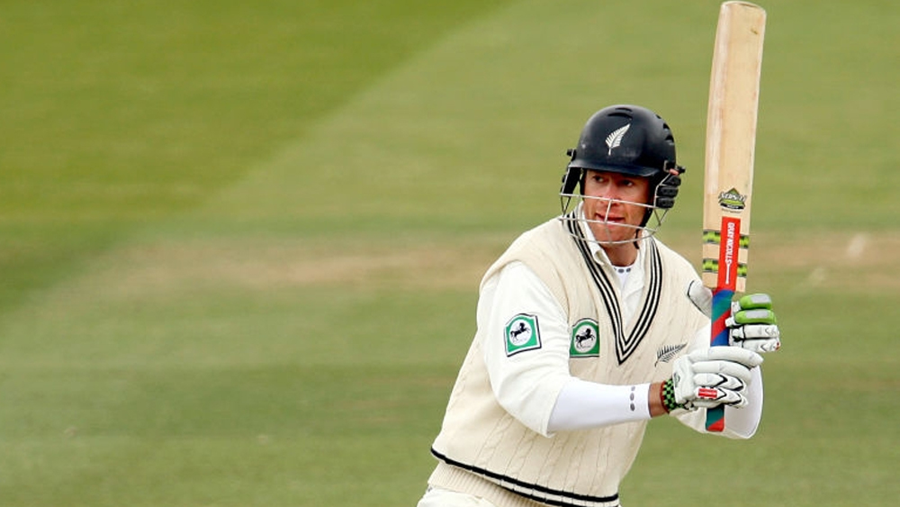 ২০০২ সালে টেস্ট সিরিজে ১১.৮১ গড়ে ১১ উইকেট নিয়েছিলেন ওরাম। দ্বিতীয় টেস্টের চতুর্থ ইনিংসে ২৬ রানে অপরাজিত ছিলেন তিনি। সিরিজের সেরা, কিউয়ি বোলার ড্যারিল টাফির পরই বোলিং গড়ে ছিলেন ওরাম।