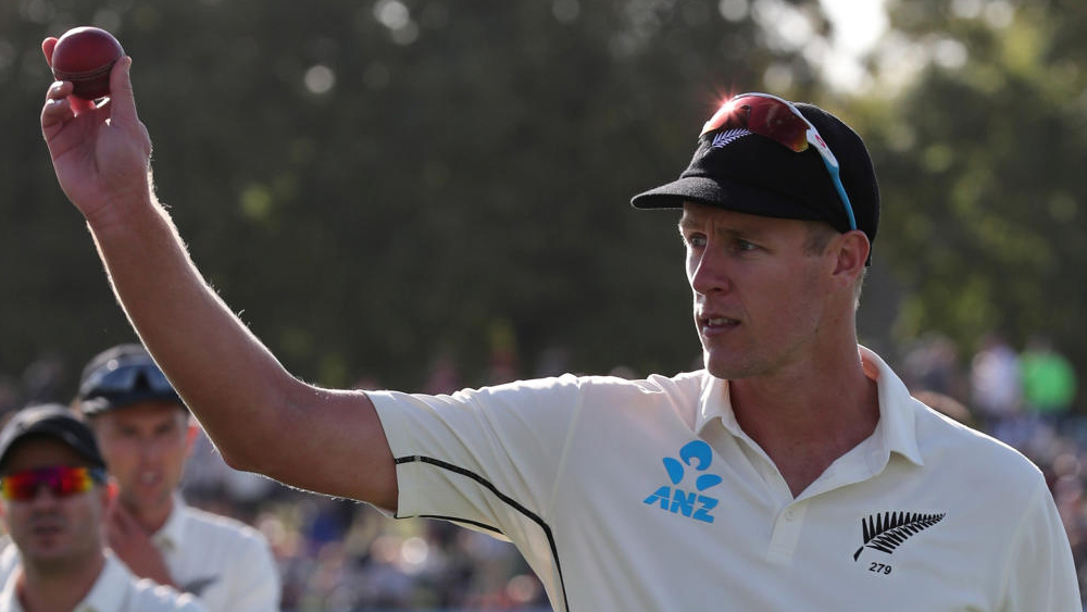 ২০২০ সালে জেমিসন ১৬.৩৩ গড়ে নিলেন নয় উইকেট। দুই টেস্টের প্রথম ইনিংসেই করলেন যথাক্রমে ৪৪ ও ৪৯। এ বারও সিরিজের সেরা, কিউয়ি পেসার টিম সাউদির পরই বোলিং গড়ে দুই নম্বরে রয়েছেন জেমিসন।