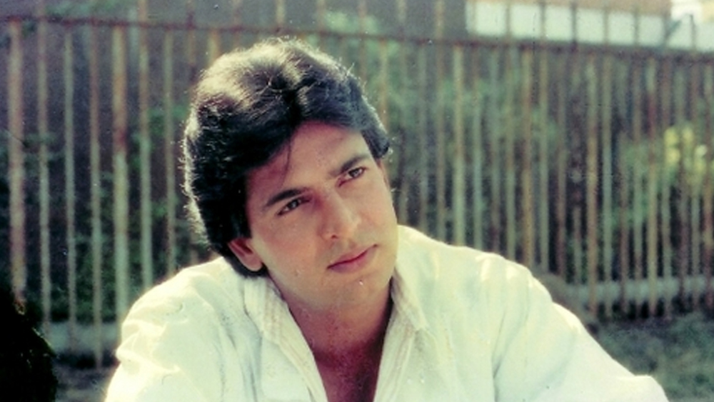 সেই শুরুর কথা জানার আগে ফেরা যাক সুনীল লহরীর ছোটবেলায়। মধ্যপ্রদেশের অখ্যাত শহরে দমোহ-তে ছোটবেলাটা কেটেছে সুনীলের। বাবা ছিলেন ওই রাজ্যের একটি মেডিক্যাল কলেজের অধ্যাপক। তবে বাবার মতো শিক্ষকতা নয়, বরং ছোট থেকেই অভিনয়ের শখ ছিল সুনীলের। অভিনয় করবেন বলে এক সময় পাড়ি দিলেন মুম্বই।