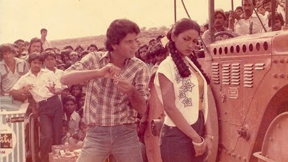 এর পর হন্যে হয়ে ঘুরলেও ফিল্মে সুযোগ মিলছিল না সুনীল লহরীর। বছর পাঁচেকের দীর্ঘ অপেক্ষার পর অবশেষে একেবারে হিরোর রোল। ১৯৮৫-তে রিলিজ করল জয়প্রকাশ বিনায়কের ফিল্ম ‘ফির আয়ি বরসাত’। তাঁর পাশে অনুরাধা পটেল, নীলমের মতো নায়িকা। তবে একেবারে মুখ থুবড়ে পড়ল সে ফিল্ম। কিন্তু ফিল্ম ফ্লপ হলে তুমুল সফল হল তার গানগুলো।