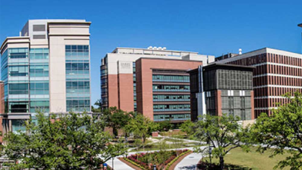 ক্যারোলিনা মেডিক্যাল ইউনিভার্সিটিতে তিনি রিসার্চ শুরু করেন। প্রচুর নতুন নতুন ওষুধ তৈরি করেন। আর তার জন্য প্রচুর পুরস্কারও পান। কিন্তু একটা সময় এই গবেষণার প্রতি তাঁর ধারণা বদলে যায়।