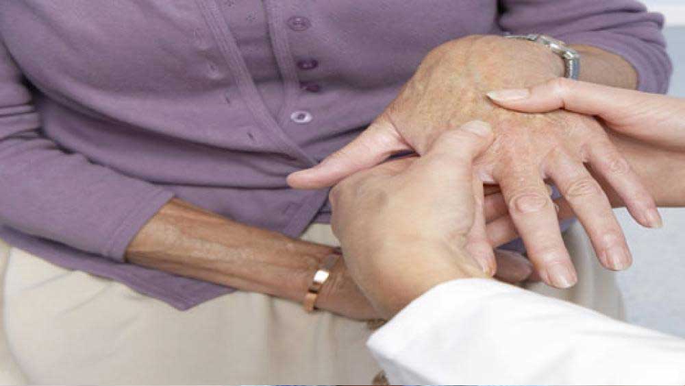 এ রকমই এক কষ্টের রাতে আর সহ্য করতে না পেরে হরি নাথকে ফোন করে কেঁদে ফেলেন তাঁর মা।