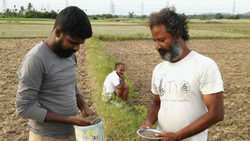 নিজের জমিতেই চাষাবাদ শুরু করেন তিনি। সম্পূর্ণ জৈব পদ্ধতিতে চাষ করে মরিঙ্গা, আমলকি, কারিপাতা এবং মরসুমি সব্জি ফলান।