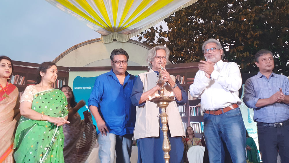 Kavita Utsav 2020 was inaugurated by artist Jogen Chowdhury at Kolkata dgtl 