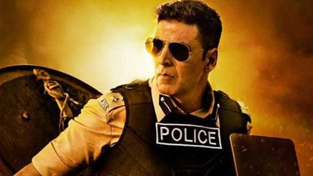 একই সঙ্গে অনবরত শুটিং করে চলেছেন তিনটি ছবির জন্য। সূর্যবংশী, লক্ষ্মী বম্ব এবং পৃথ্বীরাজ। এককথায় ভীষণই ব্যস্ত সিডিউল। এত এনার্জি কোথা থেকে পান অক্ষয় কুমার?