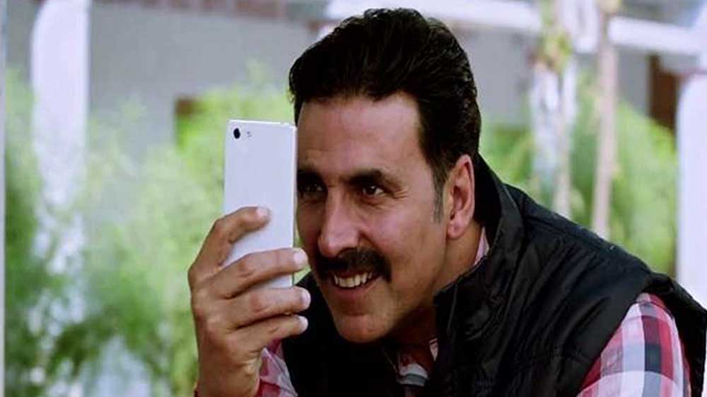 অক্ষয় কুমারের এই ভিলাটা এমন একটা জায়গায় যেখানে এখনও ফোনের নেটওয়ার্ক মেলে না। ফলে একেবারে অন্যরকম জীবন কাটান অক্ষয় কুমার।