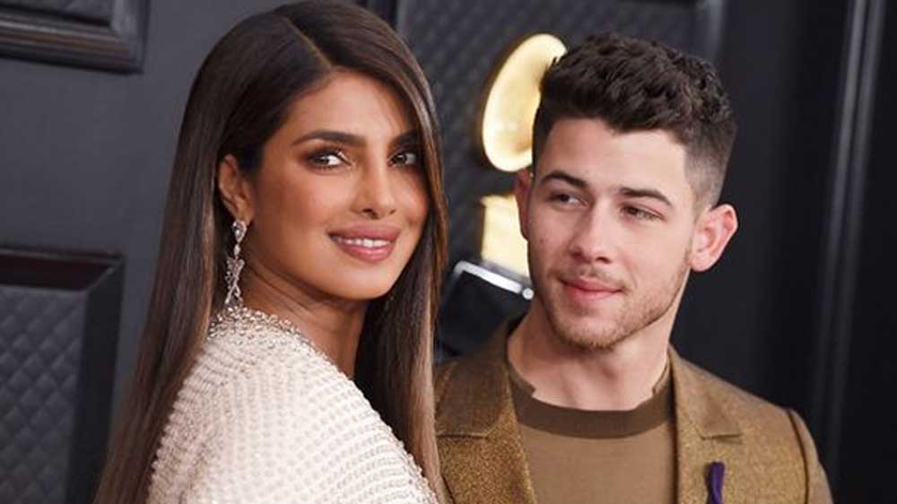 তবে অক্ষয় কুমার একা নন, গোয়ায় পর্তুগিজ স্টাইলে ভিলা কিনে রেখেছেন বলিউড অভিনেত্রী প্রিয়ঙ্কা চোপড়াও।