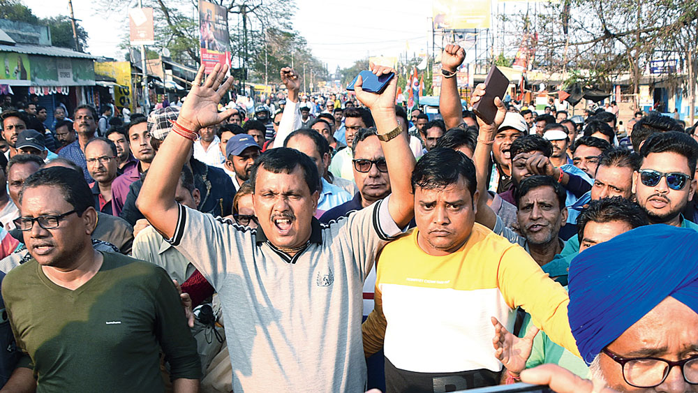 বৃহস্পতিবার বিশ্বনাথ পাড়িয়ালের নেতৃত্বে মিছিল দুর্গাপুরে। নিজস্ব চিত্র