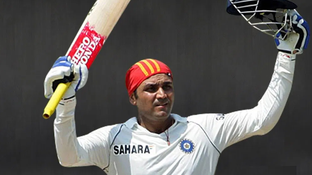 শুরুতেই বীরেন্দ্র সহবাগকে রেখেছেন হরভজন। ১০৪ টেস্টে ১৮০ ইনিংসে ৮৫৮৬ রান করেছেন নজফগড়ের নবাব। টেস্টে তাঁর গড় ৪৯.৩৪। টেস্টে ২৩ সেঞ্চুরি ও ৩২ হাফ-সেঞ্চুরি রয়েছে সহবাগের।