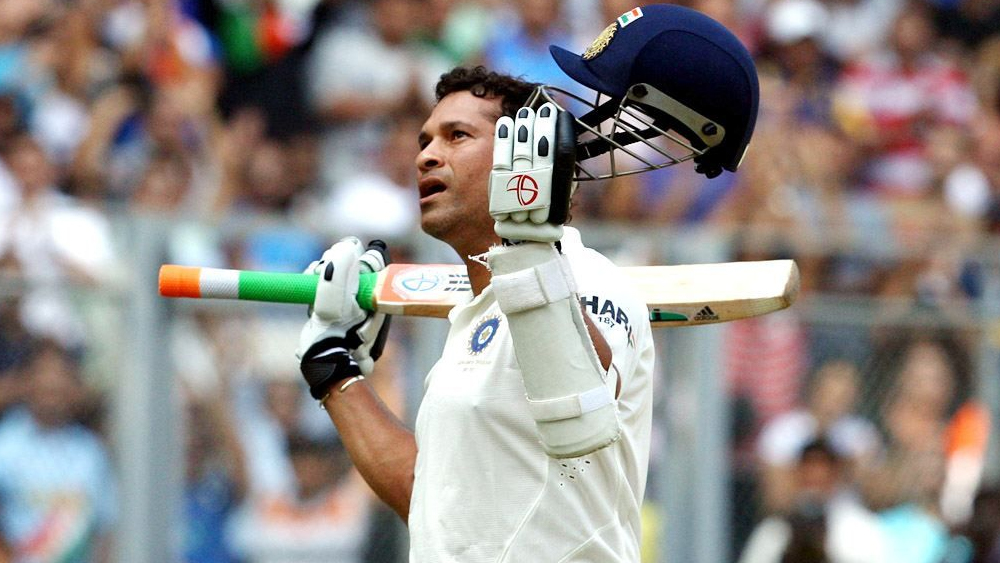 চার নম্বরে আরও এক ভারতীয়, সচিন তেন্ডুলকর। ক্রিকেটবিশ্বে একমাত্র তিনিই ২০০ টেস্ট খেলেছেন। ৫৩.৭৮ গড়ে করেছেন ১৫৯২১ রান। এটাও সবার চেয়ে বেশি। ৫১ সেঞ্চুরি ও ৬৮ হাফ-সেঞ্চুরি করেছেন লিটল চ্যাম্পিয়ন।