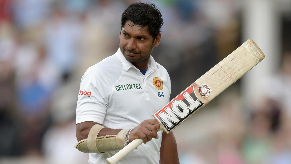 হরভজনের দলের উইকেটকিপার ব্যাটসম্যান হলেন শ্রীলঙ্কার কুমার সঙ্গকারা। ১৩৪ টেস্টের ২৩৩ ইনিংসে ৫৭.৪০ গড়ে ১২ হাজার ৪০০ রান করেছেন তিনি। ৩৮ সেঞ্চুরি ও ৫২ হাফ-সেঞ্চুরি রয়েছে তার মধ্যে। নিয়েছেন ১৮২ ক্যাচ। স্টাম্পিংয়ের সংখ্যা ২০।