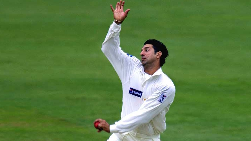 হরভজনের দলে নতুন বলে আক্রমণ শুরু করবেন ওয়াসিম আক্রম। কিংবদন্তি পাক পেসার ১০৪ টেস্টে ২৩.৬২ গড়ে নিয়েছেন ৪১৪ উইকেট। ২৫ বার ইনিংসে পাঁচ উইকেট নিয়েছেন। পাঁচবার টেস্টে ১০ উইকেট নিয়েছেন তিনি। ব্যাটে তিনটি সেঞ্চুরি ও সাতটি হাফ-সেঞ্চুরি সহ করেছেন ২৮৯৮ রান।