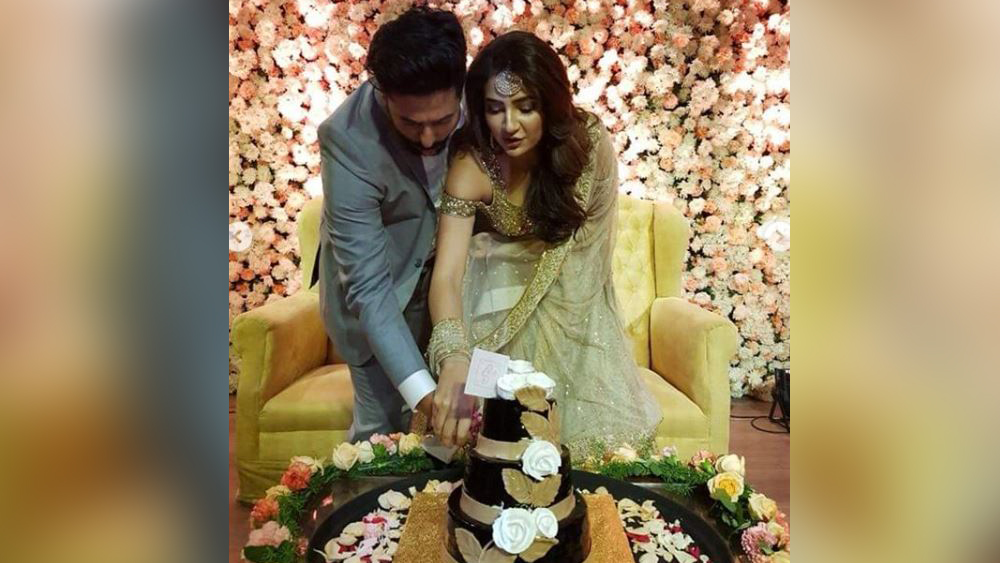 ২০১৮-র ৬ মার্চ— রেজিস্ট্রি সেরেছিলেন রাজ-শুভশ্রী। এর পর থেকেই চলছিল বিয়ের নানা জল্পনা। কবে বিয়ে করছেন তাঁরা? সোশ্যাল মিডিয়া থেকে সংবাদমাধ্যম—সবার মনে তখন একটাই প্রশ্ন। শুভশ্রী বুনছিলেন নতুন স্বপ্নের জাল। রাজের মনেও খেলছিল শিহরণ।