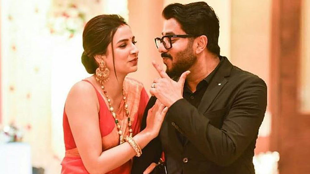 নতুন ভাবে পথ চলা শুরু করেছিলেন ওঁরা। প্রায় দু’বছর কেটে গেলেও রয়ায়নে ভাঁটা পড়েনি এতটুকুই। রাজ-শুভশ্রী ভাল থাকছেন নিজেদের শর্তেই।