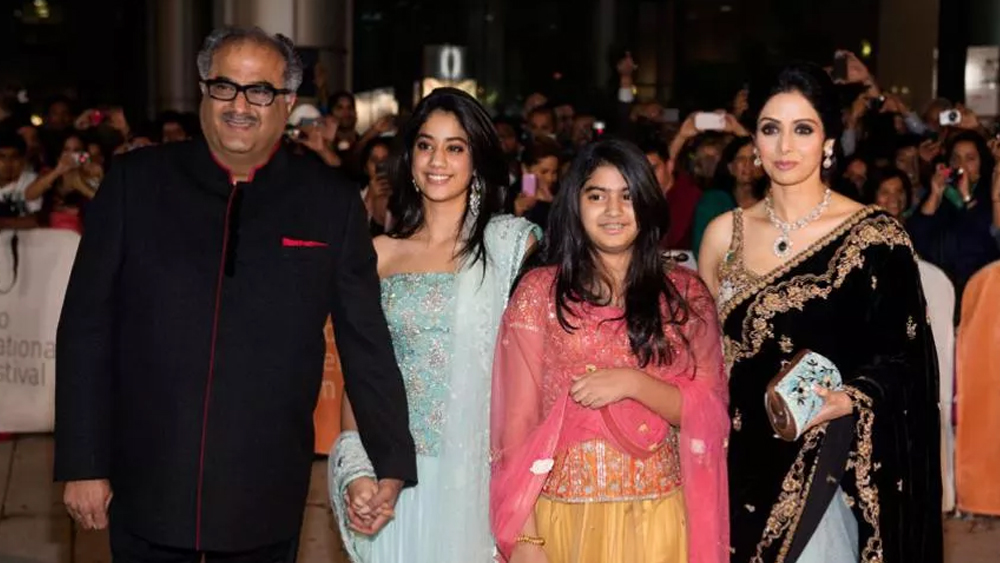 জাহ্নবী এক বার এক সাক্ষাৎকারে বলেছিলেন, অভিনেত্রী না হলে তিনি ডাক্তার হতেন। না, ডাক্তার হওয়া হয়নি তাঁর। অভিনয় জগতকেই নিজের কেরিয়ার হিসেবে বেছে নিয়েছেন ২৩-এর তন্বী।