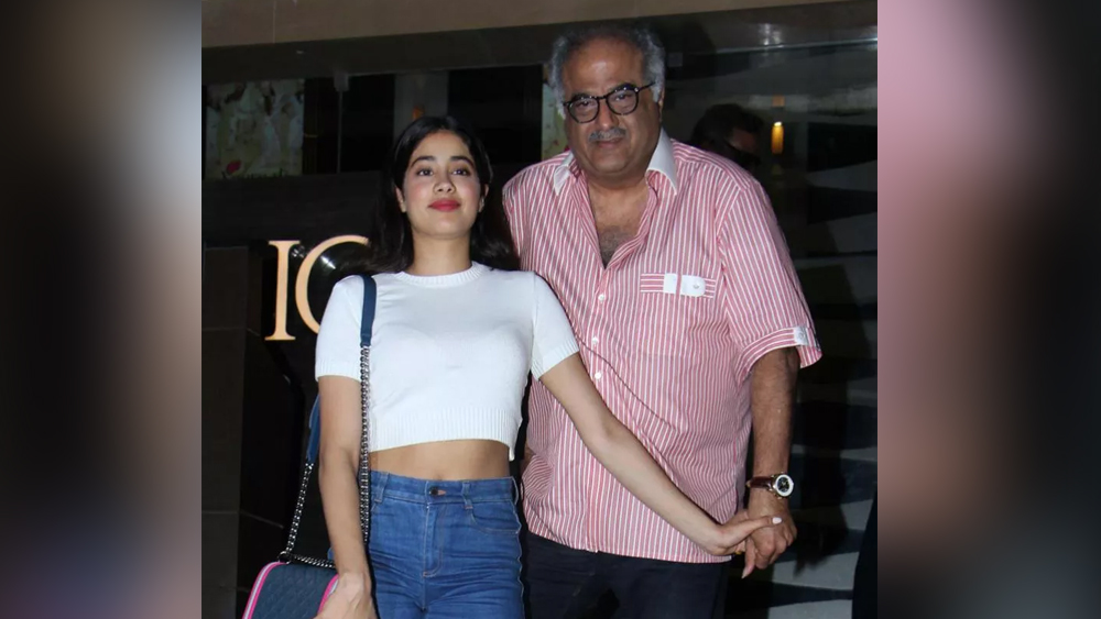 মা নেই। কিন্তু বাবা সবসময় রয়েছেন তাঁর পাশে। ছবি মুক্তির দিন হোক বা কোনও ইভেন্ট। বনি এখন জাহ্নবীর প্রধান ‘সাপোর্ট সিস্টেম’।