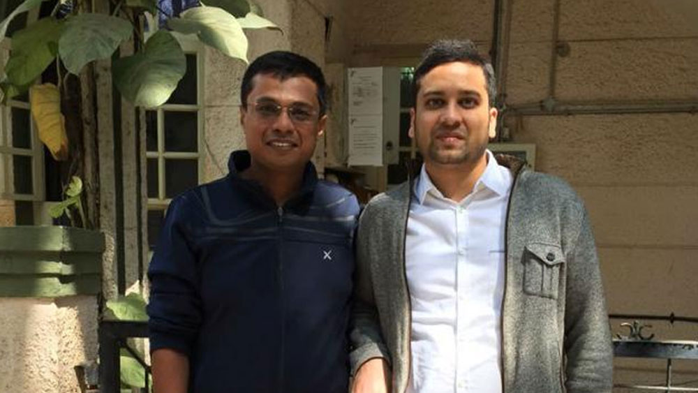 পরিবারের চাপে তা আর করে ওঠা হয়নি। স্নাতক হয়েই বনসল টেকস্প্যান নামে একটি কোম্পানিতে যোগ দেন। ২০০৬ সালে অ্যামাজন ওয়েব সার্ভিসের সিনিয়র সফটওয়্যার ইঞ্জিনিয়ার হিসাবে কাজ শুরু করেন তিনি।