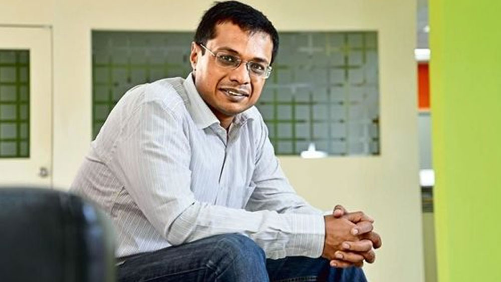 ওই বছরই দেশীয় অনলাইন সংস্থা ফ্লিপকার্ট আসে। বিনি বনসলের সঙ্গে জোট বেঁধে ফ্লিপকার্ট বাজারে আনেন সচিন বনসল। তবে সে সময় ফ্লিপকার্ট শুধুমাত্র অনলাইন বুকস্টোর ছিল। চার লাখ টাকা বিনিয়োগ করে এই ব্যবসা শুরু করেন তাঁরা।