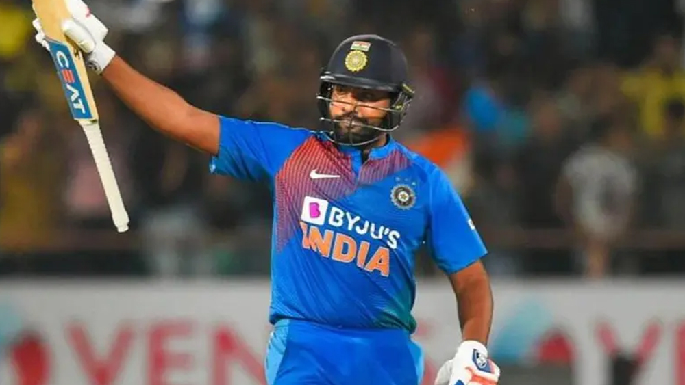 ওয়ার্নারের সঙ্গী হবেন রোহিত শর্মা। ১০৮ আন্তর্জাতিক টি-টোয়েন্টিতে ৩২.৬২ গড়ে ২৭৭৩ রান করেছেন তিনি। শতরানের সংখ্যা চার। স্ট্রাইকরেট ১৩৮.৭৮। ঘরোয়া টি-টোয়েন্টিতে ৩২৮ ম্যাচে ৩২.২৪ গড়ে করেছেন ৮৬৪২ রান। সেঞ্চুরি ছয়টি।