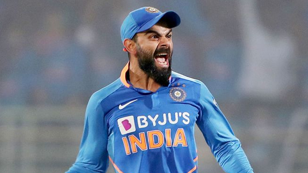 তিন নম্বরে নামবেন বিরাট কোহালি। ৮২ আন্তর্জাতিক টি-টোয়েন্টিতে ৫০.৮০ গড়ে ২৭৯৪ রান করেছেন তিনি। শতরান পাননি, অর্ধশতরান ২৪টি। স্ট্রাইকরেট ১৩৮.২৪। ঘরোয়া টি-টোয়েন্টিতে ২৮১ ম্যাচে ৪১.২০ গড়ে করেছেন ৮৯০০ রান। সেঞ্চুরি পাঁচটি।