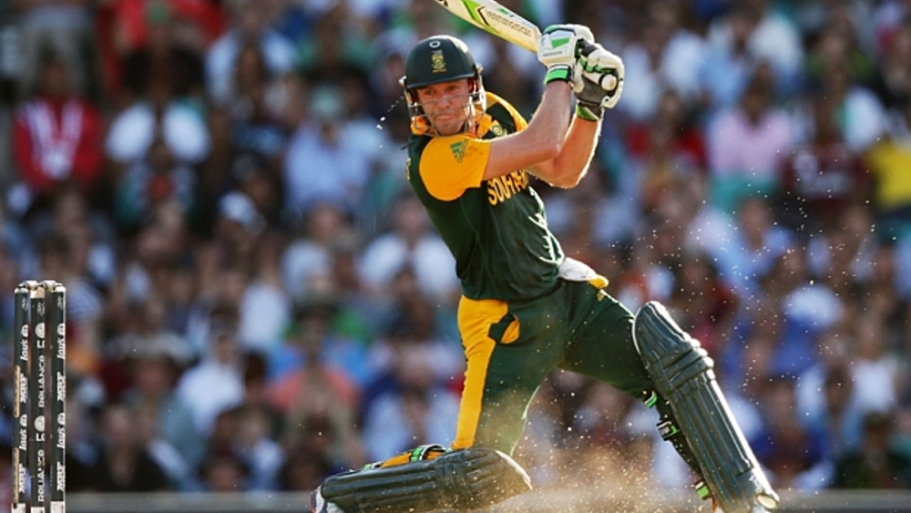 চার নম্বরে নামবেন এবি ডি’ভিলিয়ার্স। ৭৮ আন্তর্জাতিক টি-টোয়েন্টিতে ২৬.১২ গড়ে ১৬৭২ রান করেছেন তিনি। শতরান নেই তাঁর। তবে অর্ধশতরান রয়েছে ১০টি। স্ট্রাইক রেট ১৩৫.১৬। ঘরোয়া টি-টোয়েন্টিতে ৩১০ ম্যাচে ৩৭.১৫ গড়ে করেছেন ৮৬৫৭ রান। সেঞ্চুরি চারটি।