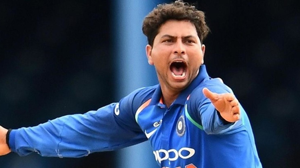 হরভজনের দলে ১১ নম্বরে রয়েছেন চায়নাম্যান কুলদীপ যাদব। ২১ আন্তর্জাতিক টি-টোয়েন্টিতে ১৩.৭৬ গড়ে নিয়েছেন ৩৯ উইকেট। ইকনমি রেট ৭.১১। স্ট্রাইক রেট ১১.৬। ঘরোয়া টি-টোয়েন্টিতে ৯৪ ম্যাচে নিয়েছেন ১১৯ উইকেট। ইকনমি রেট ৭.৫৪।