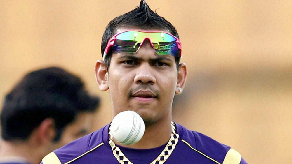 হরভজন দ্বাদশ ব্যক্তি হিসেবে রেখেছন ক্যারিবীয় স্পিনার সুনীল নারিনকে। ৫১ আন্তর্জাতিক টি-টোয়েন্টিতে ২১.২৫ গড়ে নিয়েছেন ৫২ উইকেট। ইকনমি রেট ৬.০১। স্ট্রাইক রেট ২১.১। ঘরোয়া টি-টোয়েন্টিতে ৩৩৬ ম্যাচে নিয়েছেন ৩৭৯ উইকেট। ইকনমি রেট ৬.০২।