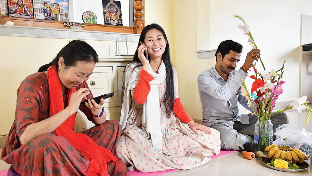 Chinese Mother and daughter want to go back to china amid Coronavirus outbreak