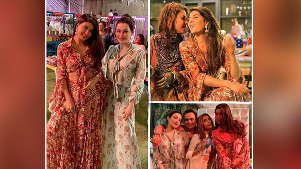 দেখা গেল জ্যাকলিনকেও। তিনি পরেছিলেন ফ্লোরাল গাউন। বন্ধুদের সঙ্গে জমিয়ে পোজ দিলেন তিনি।