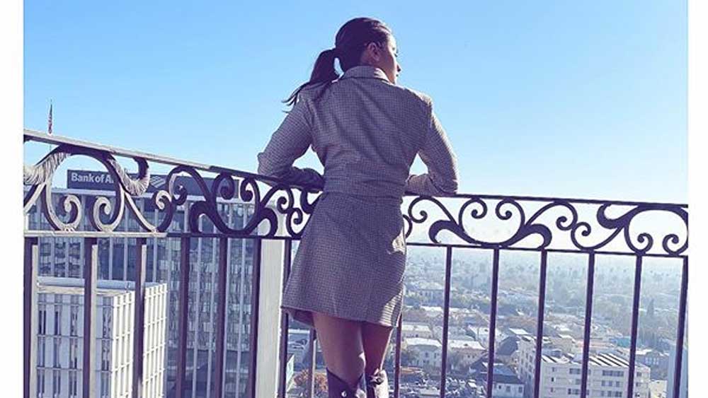 ফ্লোরাল প্রিন্ট-এর এই বিকিনি আগেও পরেছেন আলিয়া। বর্ষবরণে তাইল্যান্ডে ছুটি কাটাতে গিয়েছিলেন আলিয়া-রণবীর জুটি। সেখানেই এই পোশাক পরেছিলেন তিনি।