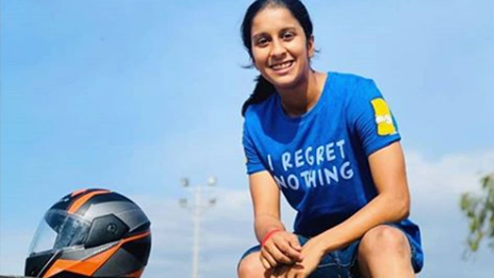 ১৯ বছরের জেমাইমা আক্ষরিক অর্থেই অলরাউন্ডার। শুধু ক্রিকেটেই যে তাঁর হাত পোক্ত তা নয়, দারুণ হকিও খেলেন তিনি। তার উপর বলিউড নাচেও দক্ষতার প্রমাণ দিয়েছেন। সম্প্রতি বলিউড গানে তাঁর নাচের ভিডিয়ো ভাইরালও হয়েছে। তাঁকে ‘ভারতীয় ক্রিকেটের রকস্টার’ও বলছেন নেটাগরিকদের একাংশ।