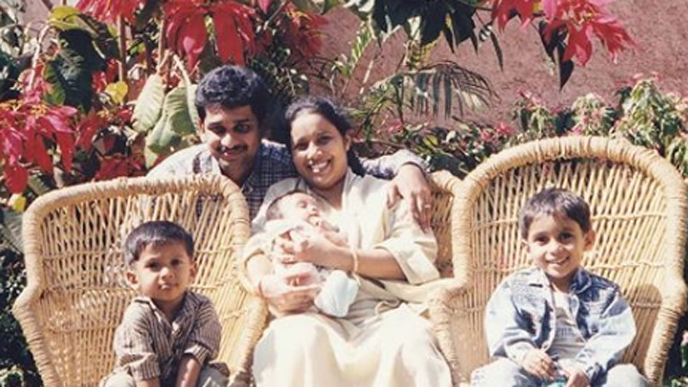 জেমাইমার জন্ম ২০০০ সালের ৫ সেপ্টেম্বর মুম্বইয়ের ভানদুপে। তবে এখন সচিন তেন্ডুলকরের বান্দ্রার বাড়ির নিকটতম প্রতিবেশী জেমাইমা। দুই ক্রিকেটারের ব্যবধান মাত্র এক দেওয়ালের।