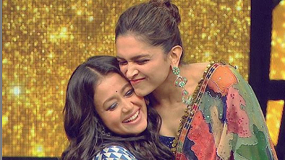 আবার ওই ঘরটাই ছিল তাঁদের রান্নাঘরও। ঘরেরই একটা কোণে একটা টেবিল রেখে তার উপর রান্না করতেন নেহার মা। সম্প্রতি নিজের ইনস্টাগ্রামে ওই ভাড়া বাড়ির ছবিও শেয়ার করেছেন নেহা।