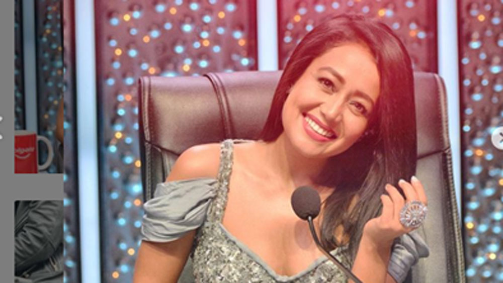 নেহার বাবা ছিলেন শিঙাড়া বিক্রেতা। তাঁর দিদি, সনু কক্কর যে কলেজে পড়তেন, তার গেটের বাইরেই শিঙাড়া নিয়ে বসতেন তাঁদের বাবা। এ নিয়ে বন্ধুবান্ধবেরা হাসাহাসিও করতেন। টিপন্নীও কাটতেন।