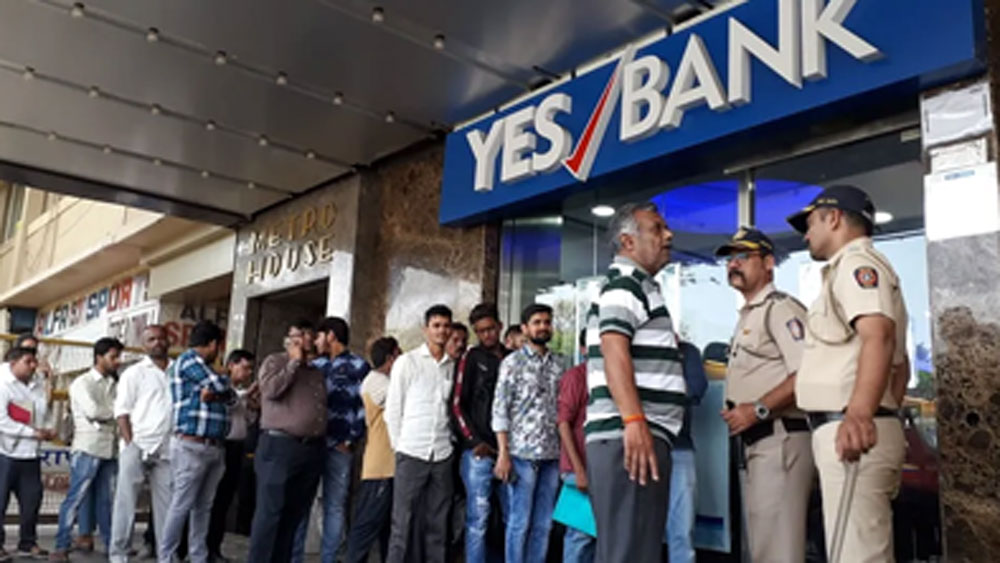 ১৯৫৭ সালে দিল্লিতে জন্ম রাণা কপূরের। পারিবারিক অবস্থা প্রথম থেকেই স্বচ্ছল ছিল তাঁর। ১৯৭৩ সালে দিল্লির ফ্রাঙ্ক অ্যান্টোনি পাবলিক স্কুল থেকে পড়াশোনা শেষ করেন।