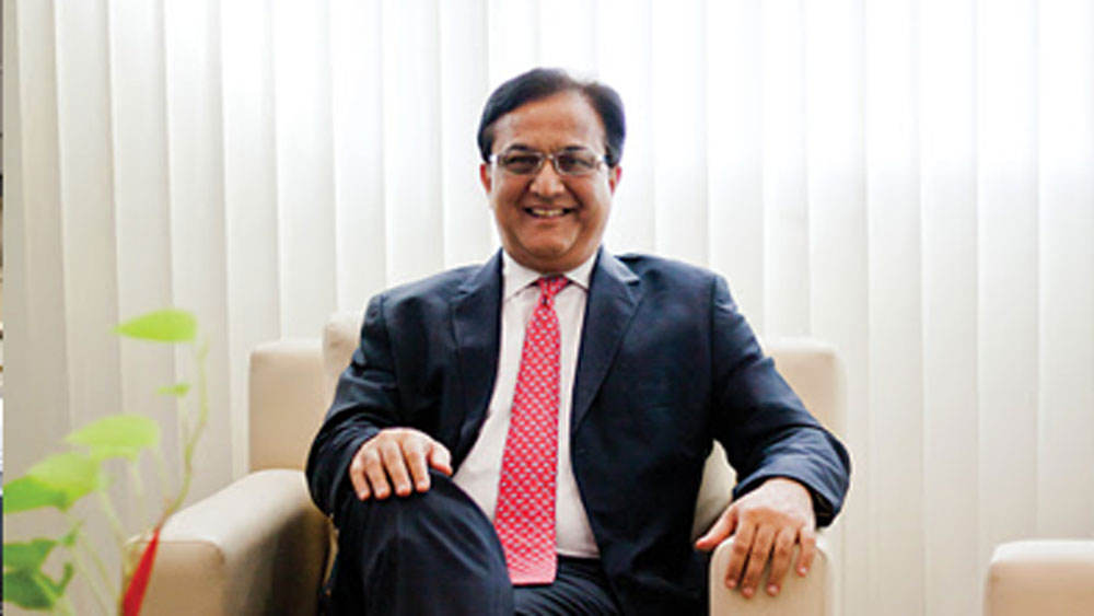 এরপর ১৯৭৭ সালে শ্রী রাম কলেজ অব কমার্স থেকে স্নাতক হয়ে উচ্চশিক্ষার জন্য চলে যান নিউ জার্সিতে। সেখানে রুটগার্স ইউনিভার্সিটি থেকে এমবিএ ডিগ্রি অর্জন করেন।