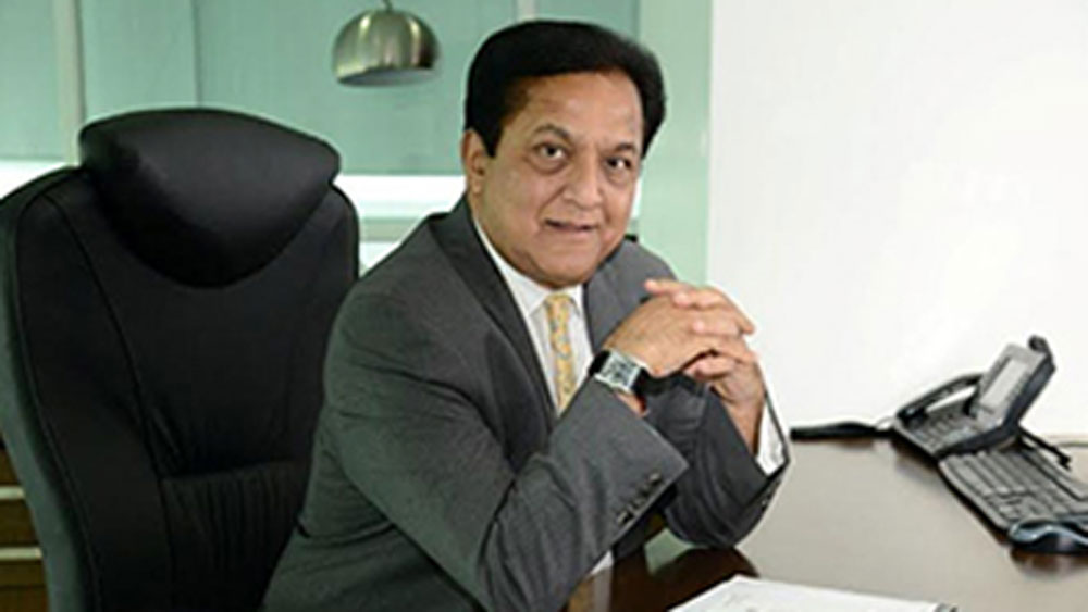 ১৯৯৭ সালে রাবোব্যাঙ্কের সাহায্যে প্রথমে তাঁরা একটা নন-ব্যাঙ্কিং ফিনান্সিয়াল কোম্পানি তৈরি করেন। ২০০৩ সালে তাঁরা তাঁদের সমস্ত শেয়ার বেচে দেন এবং সেই টাকায় ইয়েস ব্যাঙ্ক প্রতিষ্ঠা করেন। ইয়েস ব্যাঙ্কে রাণা কপূরের ২৬ শতাংশ, অশোক কপূরের ১১ শতাংশ এবং রাবোব্যাঙ্কের ২০ শতাংশ শেয়ার ছিল।