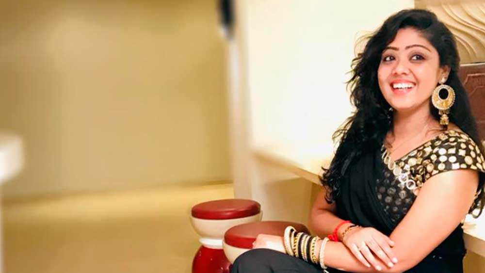 ২৩ বছরের স্নেহা ভারত থেকে ক্ষুধা পুরোপুরি দূর করতে চাইছেন। আর তার জন্য শুরু করে দিয়েছেন তাঁর প্রজেক্ট ফুড ব্যাঙ্ক। অভুক্তদের মুখে খাবার তুলে দিয়ে সেই লক্ষ্যে এগিয়ে চলেছেন তিনি।