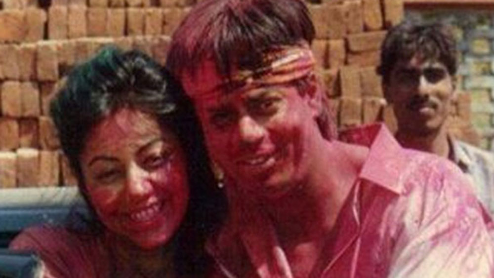 আগে প্রতি বছর বাড়িতে হোলি পার্টি দিতেন শাহরুখ এবং গৌরী। তবে গত ২-৩ বছর হল সেটা আর দেখা যাচ্ছে না। জানা যায়, জলের অপচয় কমানোর জন্যই নাকি তাঁদের এই উদ্যোগ।