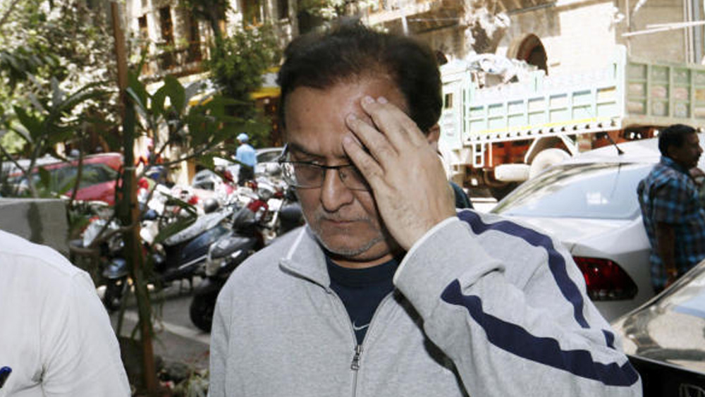 রাণা, ডিএইচএফএল এবং ডু-ইট আরবান ভেঞ্চার্সের বিরুদ্ধে এফআইআর করেছে সিবিআই-ও। অভিযোগ, অপরাধমূলক ষড়যন্ত্র, দুর্নীতি ও প্রতারণার। ইডি-র অভিযোগ, ইয়েস ব্যাঙ্ক থেকে ধার নেওয়ার বিনিময়ে রাণার পরিবারের সংস্থা ডু ইট-কে ঋণ দেয় ডিএইচএফএল। যার ডিরেক্টর রাণার স্ত্রী বিন্দু কপূর, তাঁর তিন মেয়ে।