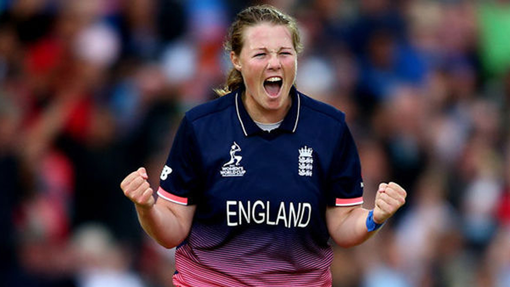 এর পর অ্যানা শ্রুবসেলে। ডানহাতি পেসার বিশ্বকাপে ১০.৬২ গড়ে নিয়েছেন আট উইকেট।