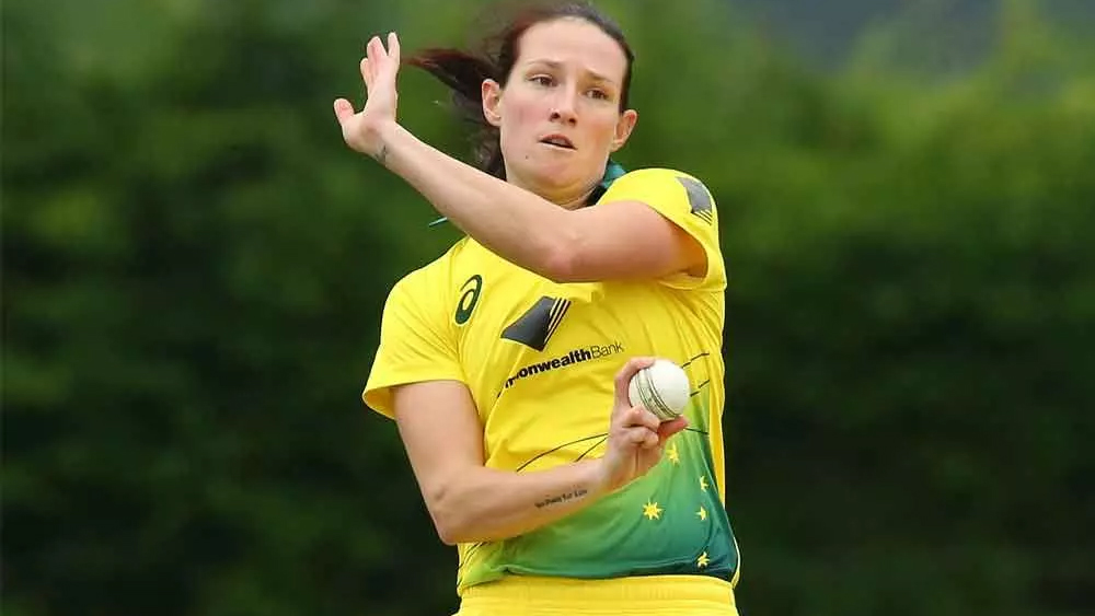 অস্ট্রেলিয়ার মেগান স্কুট দৌড়বেন নতুন বল হাতে। ১০.৩০ গড়ে ১৩ উইকেট নিয়েছেন তিনি। ফাইনালে ভারতের বিরুদ্ধে মাত্র ১৮ রানে চার উইকেট নেন তিনি।