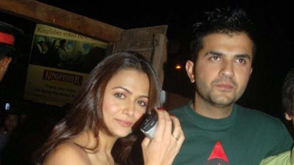 তবে জনপ্রিয়তা না এলেই গুঞ্জন পিছু ছাড়েনি অমৃতার। পাক বংশোদ্ভূত অস্ট্রেলিয়ান ক্রিকেটার উসমান আফজলের সঙ্গে তাঁর সম্পর্ক নিয়ে গুঞ্জন শোনা গিয়েছিল অতীতে। বিভিন্ন জায়গায় তাঁদের একসঙ্গে দেখাও যেত।