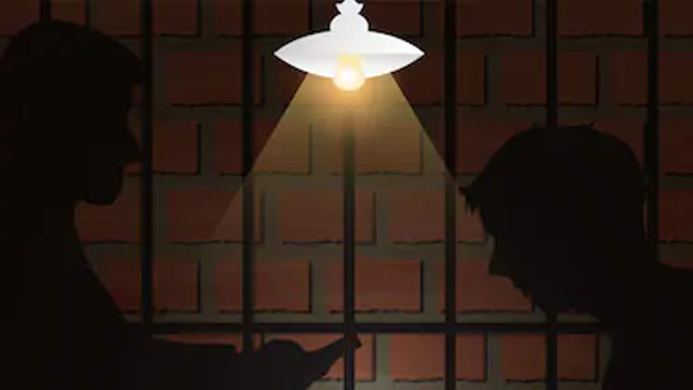 আরও একটি অদ্ভুত বিশ্বাস ছিল তার। সে মনে করত, চারপাশের সবাই তার সঙ্গে সমকামী সম্পর্কে লিপ্ত হতে চায়। আর সেটা করলেই, অর্থাৎ কোনও পুরুষের সঙ্গে যৌন সংসর্গ করলেই নাকি সে মহিলা হয়ে যাবে। এটাই ছিল রামন রাঘবের স্থির বিশ্বাস।