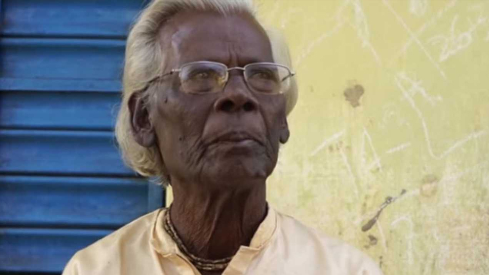 টাকা পেয়ে বাদশার প্রতি কৃতজ্ঞতাও জানিয়েছেন রতন কাহার। জানিয়েছেন, অর্থের পাশাপাশি এত দিনে প্রাপ্য পরিচিতি পেয়ে তাঁর ভাল লাগছে। ( ছবি: আর্কাইভ ও ফেসবুক)