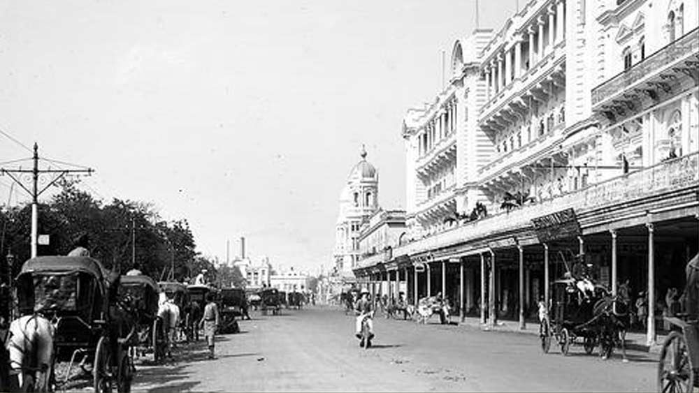 চৌরঙ্গি-র নামকরণের পিছনে এই সাধকের প্রভাব নিয়ে বিস্তারিত আলোচনা করেছেন ক্যাথলিন ব্লিচেডেন। তাঁর ‘ক্যালকাটা, পাস্ট অ্যান্ড প্রেজেন্ট’ বইয়ে। তবে তাঁর সঙ্গে সহমত নন প্রাচ্যের বহু গবেষক। কলকাতা-গবেষক এ কে রাম যেমন ভিন্নমত প্রকাশ করেন এ বিষয়ে। তিনি মনে করেন, একান্ন সতীপীঠের অন্যতম কালীঘাটে দেবীর যে রূপ, সেই চিরাঙ্গী বা চেরাঙ্গী কালী থেকেই জনপদের নাম হয়েছে, চৌরঙ্গী বা চৌরঙ্গি।
