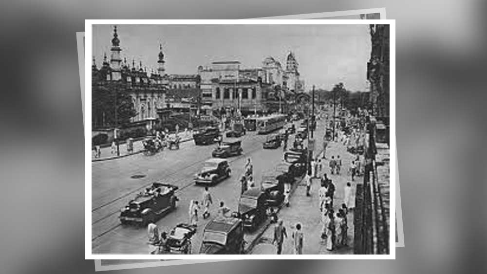 ঋণস্বীকার: ক্যালকাটা, পাস্ট অ্যান্ড প্রেজেন্ট: ক্যাথলিন ব্লিচেডেন, হে নগর হে মহানগর: আবুল কাশেম রহিমউদ্দীন, কলিকাতার রাজপথ সমাজে ও সংস্কৃতিতে: অজিতকুমার বসু, কলিকাতা দর্পণ : রাধারমণ মিত্র।
(ছবি: আর্কাইভ এবং সোশ্যাল মিডিয়া)