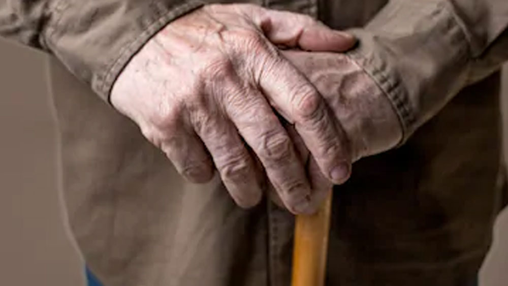 বৃদ্ধাশ্রমে যে একেবারেই যেতে চান না, তা বার বার ছেলেকে জানিয়েছিলেন। এই নিয়ে ছেলের সঙ্গে কথা কাটাকাটিও হয়েছিল।