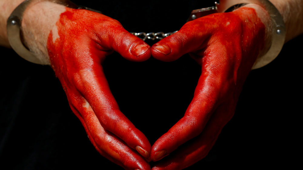 এই ঘটনায় আনার বিরুদ্ধে খুনের মামলা দায়ের করে পুলিশ। তবে শাস্তি ভোগ করতে হয়নি তাঁকে। ঘটনার মাস চারেকের মধ্যে মৃত্যু হয় তাঁর। চিকিৎসকরা জানিয়েছিলেন, ছেলেকে খুনের পর মানসিক ভাবে ভেঙে পড়েছিলেন আনা। সেই অবস্থা থেকে আর সুস্থ হয়ে উঠতে পারেননি। ৯২ বছরের মায়ের হাতে ৭২ বছরের ছেলের খুনের এই মর্মান্তিক ঘটনা নাড়িয়ে দিয়েছিল গোটা দেশকে।